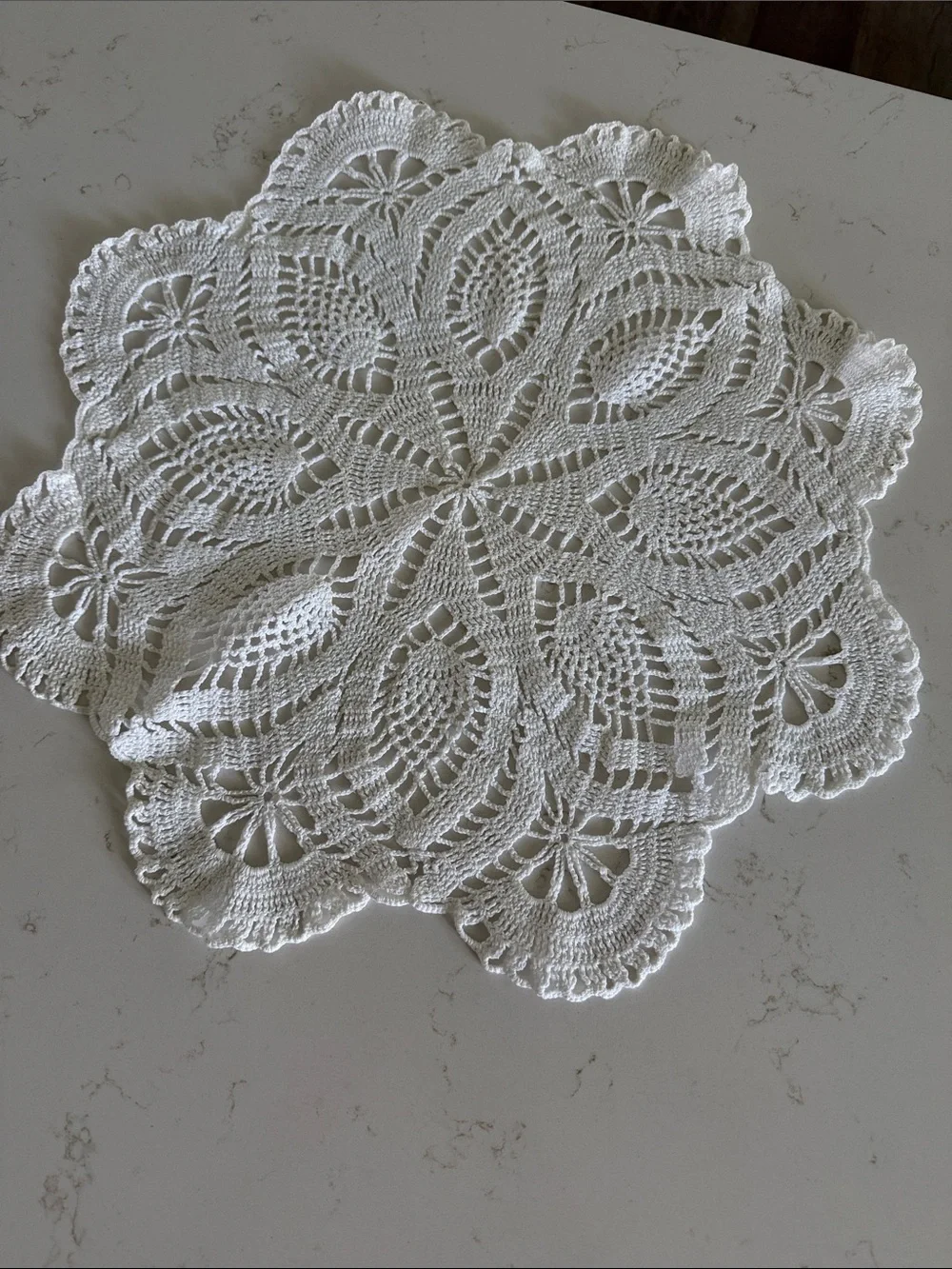 VTG Large Handmade White Lace Doily with pineapple motif scalloped edge pattern